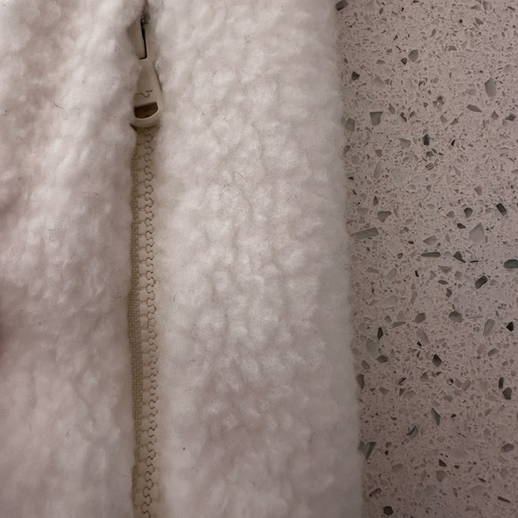 Vineyard Vines Kids marshmallow quilted Sherpa Vest - Picture 2 of 7